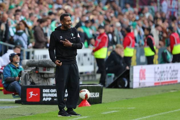05.09.26, GER, Fussball, 1.FBL Männer, 2. Spieltag, Saison2026 2027, SV Werder Bremen vs. RB Leipzig Coachingzone Seitenlinie Trainerbereich Technische Zone. Trainer Daniel Thioune (SV Werder Bremen) ist zufrieden Bremen Weserstadion Bremen Germany *** 05 09 26, GER, Soccer, 1st Division Men, Matchday 2, 2026–2027 Season, SV Werder Bremen vs. RB Leipzig Coaching Zone, Sideline, Coaches Area, Technical Zone, Coach Daniel Thioune, SV Werder Bremen is satisfied, Bremen, Weserstadion, Bremen, Germany Copyright: xnordphotoxGmbHx xTauchnitzx