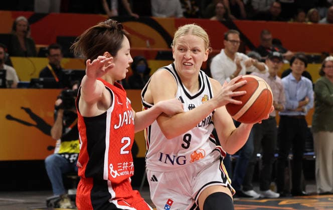 Norika Konno, Emma Eichmeyer am Ball Zweikampf Spielszene Aktion Basketball FIBA World Cup Weltmeisterschaft Frauen WM Saison 2026 2027 05.09.2026 DBB Deutschland GER vs Japan JPN
