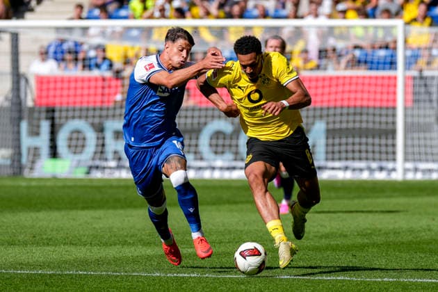 v.li.: Adam Hlozek (Hoffenheim, 10), Felix Nmecha (BVB, 8), Zweikampf, Spielszene, Duell, duel, tackle, tackling, Dynamik, Action, Aktion, 05.09.2026, Sinsheim (Deutschland), Fussball, Bundesliga, TSG 1899 Hoffenheim - Borussia Dortmund, DFB DFL REGULATIONS PROHIBIT ANY USE OF PHOTOGRAPHS AS IMAGE SEQUENCES AND OR QUASI-VIDEO. *** From left: Adam Hlozek (Hoffenheim), 10, Felix Nmecha (BVB), 8, tackle, game action, duel, tackle, tackling, dynamic, action, 05 09 2026, Sinsheim, Germany, soccer, Bundesliga, TSG 1899 Hoffenheim, Borussia Dortmund, DFB and DFL regulations prohibit any use of photographs as image sequences and or quasi-video xozx