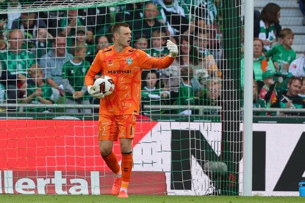 05.09.26, GER, Fussball, 1.FBL Männer, 2. Spieltag, Saison2026 2027, SV Werder Bremen vs. RB Leipzig Torwart Karl Hein (SV Werder Bremen 01) gibt Anweisungen gestikuliert gibt Handzeichen Bremen Weserstadion Bremen Germany *** 05 09 26, GER, Soccer, 1st Men s League, Matchday 2, 2026–2027 Season, SV Werder Bremen vs. RB Leipzig; Goalie Karl Hein of SV Werder Bremen 01 gives instructions, gestures, and signals with his hands at the Weserstadion in Bremen, Germany Copyright: xnordphotoxGmbHx xTauchnitzx