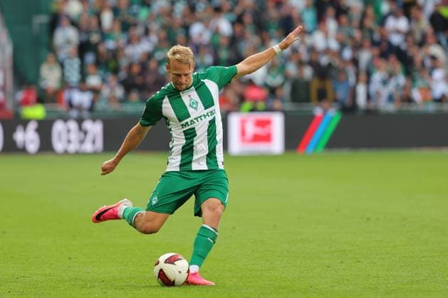 05.09.26, GER, Fussball, 1.FBL Männer, 2. Spieltag, Saison2026 2027, SV Werder Bremen vs. RB Leipzig Einzelaktion Aktion Ganze Figur Einzeln Freisteller Marco Grüll Marco Gruell (SV Werder Bremen 17) Bremen Weserstadion Bremen Germany *** 05 09 26, GER, Soccer, 1st Division Men, Matchday 2, 2026–2027 Season, SV Werder Bremen vs. RB Leipzig, Solo Play, Full-Body Shot, Isolated Figure, Marco Grüll, Marco Gruell, SV Werder Bremen 17, Bremen, Weserstadion, Bremen, Germany Copyright: xnordphotoxGmbHx xTauchnitzx