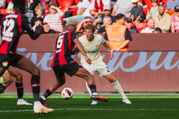 Loic Bade (Bayer 04 Leverkusen, 05) deckt Tim Skarke (1.FC Union Berlin, 21) der den Ball hat, Zweikampf Bayer 04 Leverkusen vs. 1.FC Union Berlin, Fussball, 1.Bundesliga, 2.Spieltag, Saison 2026 27, 05.09.2026, DFL REGULATIONS PROHIBIT ANY USE OF PHOTOGRAPHS AS IMAGE SEQUENCES AND OR QUASI-VIDEO, Bayer 04 Leverkusen vs. 1.FC Union Berlin, Fussball, 1.Bundesliga, 2.Spieltag, Saison 2026 27, 05.09.2026 Leverkusen *** Loic Bade (Bayer 04 Leverkusen) tackles Tim Skarke (1. FC Union Berlin), who has the ball, on Dec. 5, 2026. A tackle during the match between Bayer 04 Leverkusen and 1. FC Union Berlin, soccer, Bundesliga, Matchday 2, 2026–27 season, September 5, 2026, DFL regulations prohibit any use of photographs as image sequences and or quasi-video, Bayer 04 Leverkusen vs. 1. FC Union Berlin, soccer, Bundesliga 1, Matchday 2, 2026–27 season, September 5, 2026, Leverkusen Copyright: xEibner-Pressefoto LukasxBaldygax EP_LBA