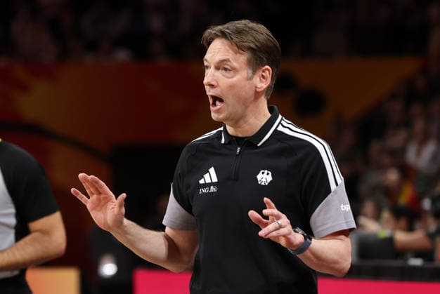 Bundestrainer Olaf Lange gibt Anweisungen Aktion Oberkörper Basketball FIBA World Cup Weltmeisterschaft Frauen WM Saison 2026 2027 05.09.2026 DBB Deutschland GER vs Japan JPN