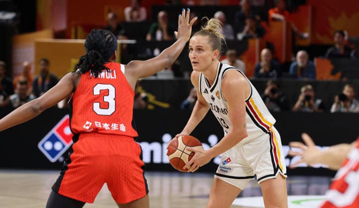 Stephanie Mawuli, Leonie Fiebich am Ball Zweikampf Spielszene Aktion Basketball FIBA World Cup Weltmeisterschaft Frauen WM Saison 2026 2027 05.09.2026 DBB Deutschland GER vs Japan JPN