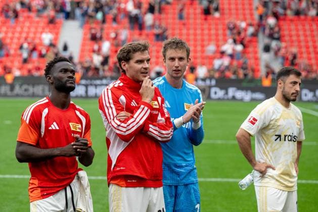 Fußball, Herren, Saison 2026 2027, 1. Bundesliga (2. Spieltag), Bayer 04 Leverkusen - 1. FC Union Berlin, v. l. Emmanuel Latte Lath (1. FC Union Berlin), Robert Skov (1. FC Union Berlin), Torwart Frederik Rönnow (1. FC Union), Josip Juranovic (1. FC Union Berlin), Enttäuschung nach Abpfiff, 05.09.2026, *** Soccer, Men s, 2026–2027 Season, Bundesliga 1, Matchday 2, Bayer 04 Leverkusen 1 FC Union Berlin, from left: Emmanuel Latte Lath (FC Union Berlin), Robert Skov 1 FC Union Berlin, Goalkeeper Frederik Rönnow 1 FC Union, Josip Juranovic 1 FC Union Berlin, Disappointment after the final whistle, September 5, 2026, Copyright: xMatthiasxKochx