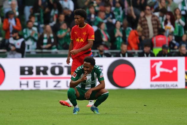 05.09.26, GER, Fussball, 1.FBL Männer, 2. Spieltag, Saison2026 2027, SV Werder Bremen vs. RB Leipzig Spielende Endstand 3:1. Paul Erevbenagie (SV Werder Bremen 38) freut sich gibt Handzeichen Bremen Weserstadion Bremen Germany *** 05 09 26, GER, Soccer, 1st Division Men, Matchday 2, 2026–2027 Season, SV Werder Bremen vs. RB Leipzig, Final Score 3–1, Paul Erevbenagie (SV Werder Bremen, No. 38) celebrates and gives a high-five at the Weserstadion in Bremen, Germany Copyright: xnordphotoxGmbHx xTauchnitzx