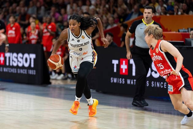Nyara Sabally (Deutschland, 08) im Dribbling, Nanako Todo (Japan, 75), GER, Deutschland vs. Japan, Basketball, FIBA Women s World Cup 2026, Gruppenphase, Spieltag 2, 05.09.2026 GER, Deutschland vs. Japan, Basketball, FIBA Women s World Cup 2026, Gruppenphase, Spieltag 2, 05.09.2026 Berlin Copyright: xEibner-Pressefoto MaxxVincenx EP_MVN