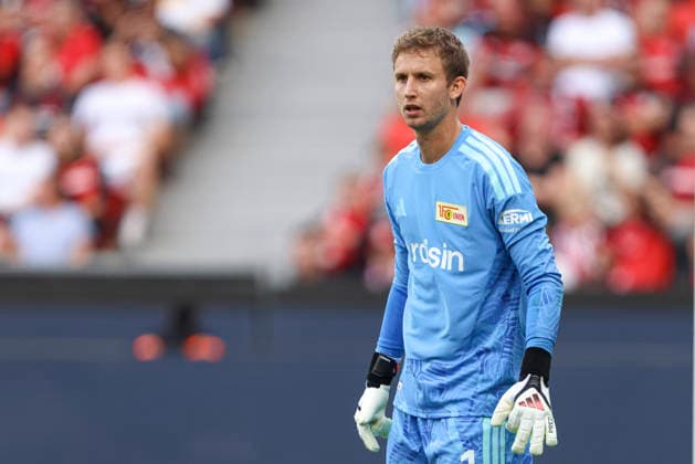 Torwart Frederik Roennow (1.FC Union Berlin) schaut waehrend des Spiels der 1. Bundesliga zwischen Bayer 04 Leverkusen und 1. FC Union Berlin, BayArena am 05. September 2026 in Leverkusen, Deutschland. (Foto von Oliver Kaelke DeFodi Images) +++ Torwart Frederik Roennow (1.FC Union Berlin) looks on during the Bundesliga match between Bayer 04 Leverkusen and 1. FC Union Berlin at BayArena on September 5, 2026 in Leverkusen, Germany. (Photo by Oliver Kaelke DeFodi Images) DFB DFL REGULATIONS PROHIBIT ANY USE OF PHOTOGRAPHS AS IMAGE SEQUENCES AND OR QUASI-VIDEO. (Photo by Oliver Kaelke DeFodi Images) - *** Goalkeeper Frederik Roennow of 1. FC Union Berlin looks on during the Bundesliga match between Bayer 04 Leverkusen and 1. FC Union Berlin, BayArena on September 5, 2026, in Leverkusen, Germany. Photo by Oliver Kaelke, DeFodi Images. Goalkeeper Frederik Roennow of 1. FC Union Berlin looks on during the Bundesliga match between Bayer 04 Leverkusen and 1. FC Union Berlin at BayArena on September 5, 2026 in Leverkusen, Germany. Photo by Oliver Kaelke, DeFodi Images. DFB and DFL regulations prohibit any use of photographs as image sequences and or quasi-video. Photo by Oliver Kaelke, DeFodi Images.