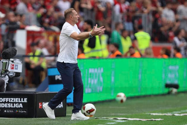 Trainer Mauro Lustrinelli (1.FC Union Berlin) gestikuliert, Gestik waehrend des Spiels der 1. Bundesliga zwischen Bayer 04 Leverkusen und 1. FC Union Berlin, BayArena am 05. September 2026 in Leverkusen, Deutschland. (Foto von Oliver Kaelke DeFodi Images) +++ Trainer Mauro Lustrinelli (1.FC Union Berlin) gestures during the Bundesliga match between Bayer 04 Leverkusen and 1. FC Union Berlin at BayArena on September 5, 2026 in Leverkusen, Germany. (Photo by Oliver Kaelke DeFodi Images) DFB DFL REGULATIONS PROHIBIT ANY USE OF PHOTOGRAPHS AS IMAGE SEQUENCES AND OR QUASI-VIDEO. (Photo by Oliver Kaelke DeFodi Images) - *** Coach Mauro Lustrinelli of 1. FC Union Berlin gestures during the Bundesliga match between Bayer 04 Leverkusen and 1. FC Union Berlin, BayArena on September 5, 2026, in Leverkusen, Germany. Photo by Oliver Kaelke, DeFodi Images. Coach Mauro Lustrinelli of 1. FC Union Berlin gestures during the Bundesliga match between Bayer 04 Leverkusen and 1. FC Union Berlin at BayArena on September 5, 2026 in Leverkusen, Germany. Photo by Oliver Kaelke, DeFodi Images. DFB and DFL regulations prohibit any use of photographs as image sequences and or quasi-video. Photo by Oliver Kaelke, DeFodi Images.