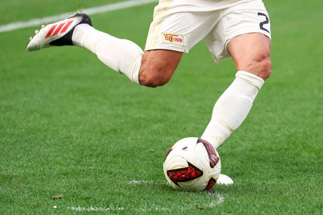 Christopher Trimmel (1.FC Union Berlin) Fuesse des Spielers und der Spielball sind zu sehen waehrend des Spiels der 1. Bundesliga zwischen Bayer 04 Leverkusen und 1. FC Union Berlin, BayArena am 05. September 2026 in Leverkusen, Deutschland. (Foto von Oliver Kaelke DeFodi Images) +++ Christopher Trimmel (1.FC Union Berlin) Feets of the player and the official match ball are seen during the Bundesliga match between Bayer 04 Leverkusen and 1. FC Union Berlin at BayArena on September 5, 2026 in Leverkusen, Germany. (Photo by Oliver Kaelke DeFodi Images) DFB DFL REGULATIONS PROHIBIT ANY USE OF PHOTOGRAPHS AS IMAGE SEQUENCES AND OR QUASI-VIDEO. (Photo by Oliver Kaelke DeFodi Images) - *** Christopher Trimmel 1 FC Union Berlin The player s feet and the match ball are visible during the Bundesliga match between Bayer 04 Leverkusen and 1 FC Union Berlin at BayArena on September 5, 2026, in Leverkusen, Germany Photo by Oliver Kaelke DeFodi Images Christopher Trimmel 1. FC Union Berlin The player’s feet and the official match ball are visible during the Bundesliga match between Bayer 04 Leverkusen and 1. FC Union Berlin at BayArena on September 5, 2026 in Leverkusen, Germany. Photo by Oliver Kaelke, DeFodi Images. DFB and DFL regulations prohibit any use of photographs as image sequences and or quasi-video. Photo by Oliver Kaelke, DeFodi Images.