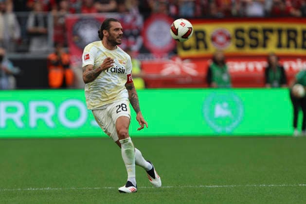 Christopher Trimmel (1.FC Union Berlin) in Aktion, am Ball, Einzelaktion waehrend des Spiels der 1. Bundesliga zwischen Bayer 04 Leverkusen und 1. FC Union Berlin, BayArena am 05. September 2026 in Leverkusen, Deutschland. (Foto von Oliver Kaelke DeFodi Images) +++ Christopher Trimmel (1.FC Union Berlin) controls the ball during the Bundesliga match between Bayer 04 Leverkusen and 1. FC Union Berlin at BayArena on September 5, 2026 in Leverkusen, Germany. (Photo by Oliver Kaelke DeFodi Images) DFB DFL REGULATIONS PROHIBIT ANY USE OF PHOTOGRAPHS AS IMAGE SEQUENCES AND OR QUASI-VIDEO. (Photo by Oliver Kaelke DeFodi Images) - *** Christopher Trimmel of 1 FC Union Berlin in action, on the ball, making a solo run during the Bundesliga match between Bayer 04 Leverkusen and 1 FC Union Berlin, BayArena on September 5, 2026, in Leverkusen, Germany. Photo by Oliver Kaelke, DeFodi Images. Christopher Trimmel of 1. FC Union Berlin controls the ball during the Bundesliga match between Bayer 04 Leverkusen and 1. FC Union Berlin at BayArena on September 5, 2026 in Leverkusen, Germany. Photo by Oliver Kaelke, DeFodi Images. DFB and DFL regulations prohibit any use of photographs as image sequences and or quasi-video. Photo by Oliver Kaelke, DeFodi Images.