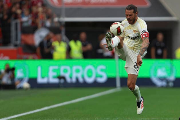 Christopher Trimmel (1.FC Union Berlin) in Aktion, am Ball, Einzelaktion waehrend des Spiels der 1. Bundesliga zwischen Bayer 04 Leverkusen und 1. FC Union Berlin, BayArena am 05. September 2026 in Leverkusen, Deutschland. (Foto von Oliver Kaelke DeFodi Images) +++ Christopher Trimmel (1.FC Union Berlin) controls the ball during the Bundesliga match between Bayer 04 Leverkusen and 1. FC Union Berlin at BayArena on September 5, 2026 in Leverkusen, Germany. (Photo by Oliver Kaelke DeFodi Images) DFB DFL REGULATIONS PROHIBIT ANY USE OF PHOTOGRAPHS AS IMAGE SEQUENCES AND OR QUASI-VIDEO. (Photo by Oliver Kaelke DeFodi Images) - *** Christopher Trimmel of 1 FC Union Berlin in action, on the ball, making a solo run during the Bundesliga match between Bayer 04 Leverkusen and 1 FC Union Berlin, BayArena on September 5, 2026, in Leverkusen, Germany. Photo by Oliver Kaelke, DeFodi Images. Christopher Trimmel of 1. FC Union Berlin controls the ball during the Bundesliga match between Bayer 04 Leverkusen and 1. FC Union Berlin at BayArena on September 5, 2026 in Leverkusen, Germany. Photo by Oliver Kaelke, DeFodi Images. DFB and DFL regulations prohibit any use of photographs as image sequences and or quasi-video. Photo by Oliver Kaelke, DeFodi Images.