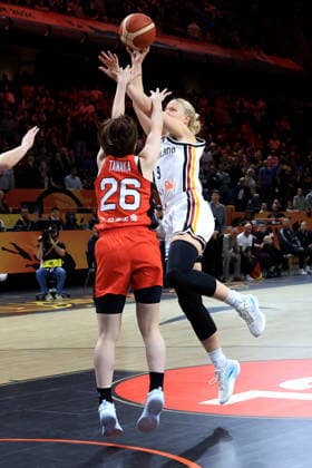 05.09.2026, GER, Basketball, Frauen , Basketball-WM, 2026, 1. Spieltag, Deutschland vs. Japan Emma Eichmeyer ( Deutschland 9 ), Kokoro Tanaka ( Japan 26 ) Berlin Max-Schmeling-Halle Berlin Deutschland Copyright: xNordphotox xEnglerx