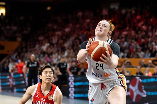 Lina Sontag (Deutschland, 24) beim Korbleger, Rui Machida (Japan, 13), GER, Deutschland vs. Japan, Basketball, FIBA Women s World Cup 2026, Gruppenphase, Spieltag 2, 05.09.2026 GER, Deutschland vs. Japan, Basketball, FIBA Women s World Cup 2026, Gruppenphase, Spieltag 2, 05.09.2026 Berlin Copyright: xEibner-Pressefoto MaxxVincenx EP_MVN