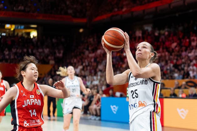 Clara Bielefeld (Deutschland, 25) beim Wurf, Azusa Asahina (Japan, 14), GER, Deutschland vs. Japan, Basketball, FIBA Women s World Cup 2026, Gruppenphase, Spieltag 2, 05.09.2026 GER, Deutschland vs. Japan, Basketball, FIBA Women s World Cup 2026, Gruppenphase, Spieltag 2, 05.09.2026 Berlin Copyright: xEibner-Pressefoto MaxxVincenx EP_MVN