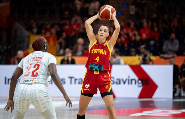 Mali v Spain: Group A - FIBA Women s Basketball World Cup Germany 2026 Mariona Ortiz plays during the FIBA Women s Basketball World Cup 2026 match between Mali and Spain in Berlin, Germany, on September 5, 2026. Berlin Germany  Copyright: xMarcinxGolbax originalFilename:golba-malivspa260905_npT11.jpg