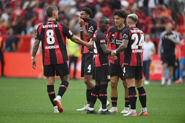 Schlussjubel Bayer Leverkusen , Robert ANDRICH (LEV), Jarell QUANSAH (LEV), Mussa DIABY (LEV), Ibrahim MAZA (LEV) und Aleix GARCIA (LEV) Jubel, jubeln, Freude, cheers, Fussball 1. Bundesliga, 2.Spieltag, matchday2, Bayer Leverkusen (LEV) - 1. FC Union Berlin (UB) 4-0 am 18.04.2026 in Leverkusen Deutschland. DFL regulations prohibit any use of photographs as image sequences and or quasi-video Â *** Bayer Leverkusen s victory celebration: Robert ANDRICH (LEV), Jarell QUANSAH (LEV), Mussa DIABY (LEV), Ibrahim MAZA (LEV), and Aleix GARCIA (LEV)—celebration, cheering, joy, cheers, soccer, Bundesliga 1, Matchday 2, matchday2, Bayer Leverkusen LEV 1 FC Union Berlin UB 4–0 on April 18, 2026, in Leverkusen, Germany. DFL regulations prohibit any use of photographs as image sequences and or quasi-video. Â