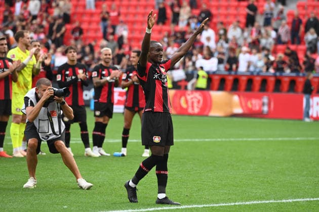 Schlussjubel Bayer Leverkusen, Jubel, jubeln, Freude, cheers, Mussa DIABY (LEV) wird von den Fans gefeiert, Fussball 1. Bundesliga, 2.Spieltag, matchday2, Bayer Leverkusen (LEV) - 1. FC Union Berlin (UB) 4-0 am 18.04.2026 in Leverkusen Deutschland. DFL regulations prohibit any use of photographs as image sequences and or quasi-video Â *** Bayer Leverkusen s victory celebration, cheering, joy, cheers, Mussa DIABY (LEV) is celebrated by the fans, Soccer 1. Bundesliga, Matchday 2, matchday2, Bayer Leverkusen LEV 1, FC Union Berlin UB 4–0 on April 18, 2026, in Leverkusen, Germany. DFL regulations prohibit any use of photographs as image sequences and or quasi-video.