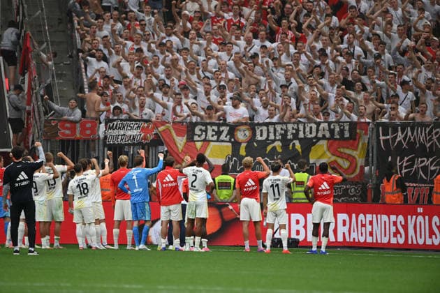 Union Berlin enttaeuscht, enttäuscht, Enttäuschung, Enttaeuschung, vor ihren Fans, Fussball 1. Bundesliga, 2.Spieltag, matchday2, Bayer Leverkusen (LEV) - 1. FC Union Berlin (UB) 4-0 am 18.04.2026 in Leverkusen Deutschland. DFL regulations prohibit any use of photographs as image sequences and or quasi-video Â *** Union Berlin disappoints, disappointment, in front of their fans, Soccer 1 Bundesliga, Matchday 2, matchday2, Bayer Leverkusen (LEV) 1, FC Union Berlin (UB) 4–0 on April 18, 2026, in Leverkusen, Germany. DFL regulations prohibit any use of photographs as image sequences and or quasi-video.