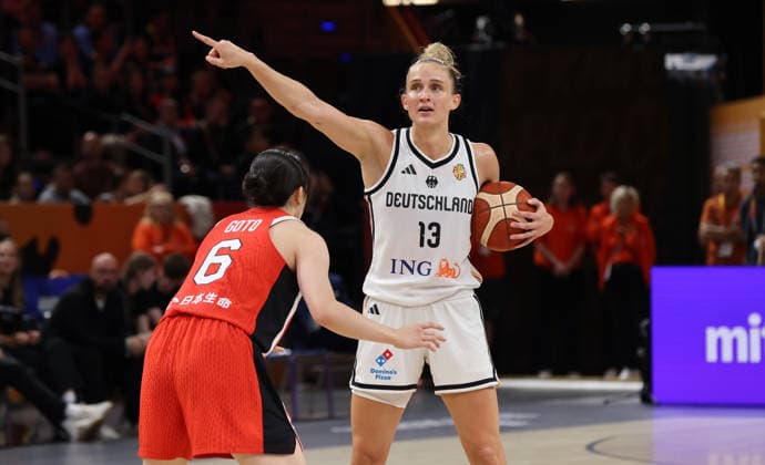 Otoha Goto, Leonie Fiebich zeigend, gestikulierend Zweikampf Spielszene Aktion Basketball FIBA World Cup Weltmeisterschaft Frauen WM Saison 2026 2027 05.09.2026 DBB Deutschland GER vs Japan JPN