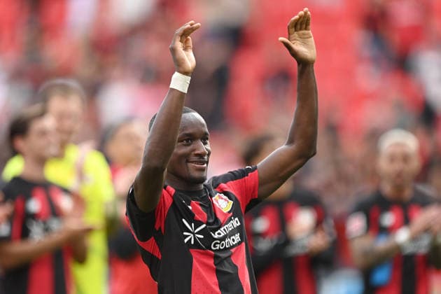 Schlussjubel Bayer Leverkusen, Jubel, jubeln, Freude, cheers, Mussa DIABY (LEV) wird von den Fans gefeiert, Fussball 1. Bundesliga, 2.Spieltag, matchday2, Bayer Leverkusen (LEV) - 1. FC Union Berlin (UB) 4-0 am 18.04.2026 in Leverkusen Deutschland. DFL regulations prohibit any use of photographs as image sequences and or quasi-video Â *** Bayer Leverkusen s victory celebration, cheering, joy, cheers, Mussa DIABY (LEV) is celebrated by the fans, Soccer 1st Bundesliga, Matchday 2, matchday2, Bayer Leverkusen LEV 1 FC Union Berlin UB 4–0 on April 18, 2026, in Leverkusen, Germany. DFL regulations prohibit any use of photographs as image sequences and or quasi-video.