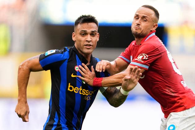InterÕs Lautaro Martinez fights for the ball during the Serie A soccer match between Inter and Napoil at the San Siro Stadium in Milan, Italy - September, 5 2026. - Soccer  Copyright: xFabioxFerrari LaPressex