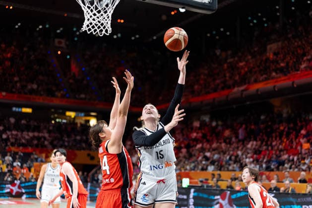 Luisa Geiselsoder (Deutschland, 15) beim Korbleger, Azusa Asahina (Japan, 14), GER, Deutschland vs. Japan, Basketball, FIBA Women s World Cup 2026, Gruppenphase, Spieltag 2, 05.09.2026 GER, Deutschland vs. Japan, Basketball, FIBA Women s World Cup 2026, Gruppenphase, Spieltag 2, 05.09.2026 Berlin Copyright: xEibner-Pressefoto MaxxVincenx EP_MVN
