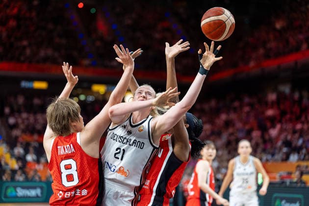 Marie Guelich (Deutschland, 21) beim Wurf, Maki Takada (Japan, 08), GER, Deutschland vs. Japan, Basketball, FIBA Women s World Cup 2026, Gruppenphase, Spieltag 2, 05.09.2026 GER, Deutschland vs. Japan, Basketball, FIBA Women s World Cup 2026, Gruppenphase, Spieltag 2, 05.09.2026 Berlin Copyright: xEibner-Pressefoto MaxxVincenx EP_MVN