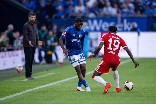 05.09.2026, Fussball, Saison 2026 2027, Bundesliga, FC Schalke 04 - FC Bayern München, Junior Dina Ebimbe (FC Schalke 04), Alphonso Davies (FC Bayern München) xRHR-FOTO YYx *** September 5, 2026, Soccer, 2026–2027 Season, Bundesliga, FC Schalke 04 vs. FC Bayern Munich, Junior Dina Ebimbe (FC Schalke 04), Alphonso Davies (FC Bayern Munich) xRHR PHOTO YYx Copyright: KROEGER RHR-FOTOx RHR-FOTO YY