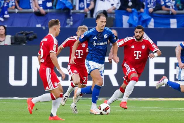 GELSENKIRCHEN - Nikola Katic of Schalke 04 controls the ball during the Bundesliga match between FC Schalke 04 and FC Bayern Munich at the Veltins-Arena on 5 September 2026 in Gelsenkirchen, Germany. MARCEL TER BALS ANP Bundesliga 2026 27 xVIxANPxSportx xMarcelxterxBalsxIVx 567257825 originalFilename: 567257825.jpg