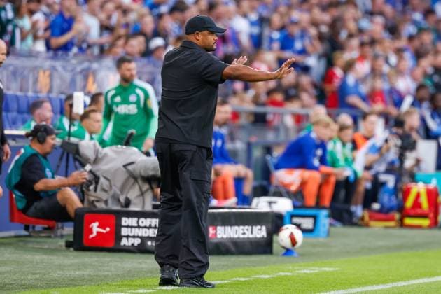 GELSENKIRCHEN - Head coach Vincent Kompany of FC Bayern Munich during the Bundesliga match between FC Schalke 04 and FC Bayern Munich at the Veltins-Arena on September 5, 2026, in Gelsenkirchen, Germany. MARCEL TER BALS ANP Bundesliga 2026 27 xVIxANPxSportx xMarcelxterxBalsxIVx 567257831 originalFilename: 567257831.jpg
