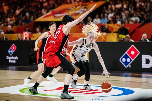 FIBA Women™s Basketball World Cup 2026: Deutschland vs. Japan, 05.09.2026 Frieda Buhner (Deutschland, 20) am Ball, daneben Ramu Tokashiki (Japan, 10); Basketball, FIBA Women™s Basketball World Cup 2026, Gruppenphase, Gruppe A, 2. Spieltag: Deutschland vs. Japan am 05.09.2026 in der Max-Schmeling-Halle, Berlin Copyright: xBEAUTIFULxSPORTS Tonhäuserx