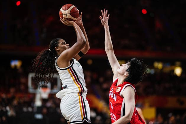 FIBA Women™s Basketball World Cup 2026: Deutschland vs. Japan, 05.09.2026 Nyara Sabally (Deutschland, 8) am Ball, wirft, daneben Ramu Tokashiki (Japan, 10); Basketball, FIBA Women™s Basketball World Cup 2026, Gruppenphase, Gruppe A, 2. Spieltag: Deutschland vs. Japan am 05.09.2026 in der Max-Schmeling-Halle, Berlin Copyright: xBEAUTIFULxSPORTS Tonhäuserx