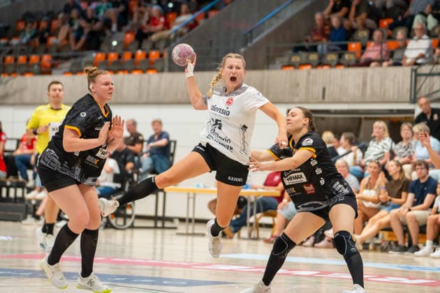 Handball I Frauen I Saison 2026-2027 I 2. Bundesliga I 2. Spieltag I VfL Waiblingen - HSG Freiburg I 05.09.2026 Nelli Hautz (25, HSG Freiburg) im Wurf Waiblingen Rundsporthalle Baden-Württemberg Deutschland Copyright: xLobeca MaxxPetershansx