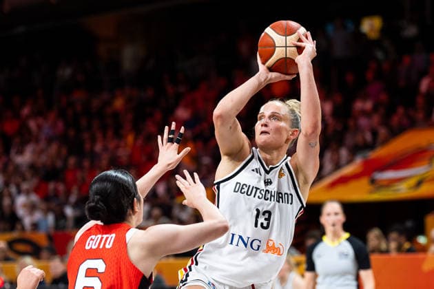 Leonie Fiebich (Deutschland, 13) beim Wurf, Otoha Goto (Japan, 06), GER, Deutschland vs. Japan, Basketball, FIBA Women s World Cup 2026, Gruppenphase, Spieltag 2, 05.09.2026 GER, Deutschland vs. Japan, Basketball, FIBA Women s World Cup 2026, Gruppenphase, Spieltag 2, 05.09.2026 Berlin Copyright: xEibner-Pressefoto MaxxVincenx EP_MVN