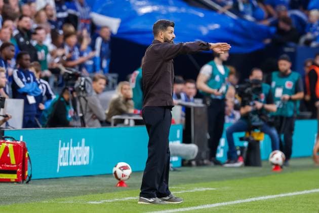 GELSENKIRCHEN - Schalke 04 head coach Miron Muslic during the Bundesliga match between FC Schalke 04 and FC Bayern Munich at the Veltins-Arena on 5 September 2026 in Gelsenkirchen, Germany. MARCEL TER BALS ANP Bundesliga 2026 27 xVIxANPxSportx xMarcelxterxBalsxIVx 567258971 originalFilename: 567258971.jpg