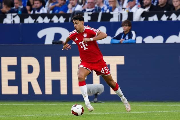 GELSENKIRCHEN - Aleksandar Pavlovic of FC Bayern Munich controls the ball during the Bundesliga match between FC Schalke 04 and FC Bayern Munich at the Veltins-Arena on September 5, 2026, in Gelsenkirchen, Germany. MARCEL TER BALS ANP Bundesliga 2026 27 xVIxANPxSportx xMarcelxterxBalsxIVx 567258989 originalFilename: 567258989.jpg