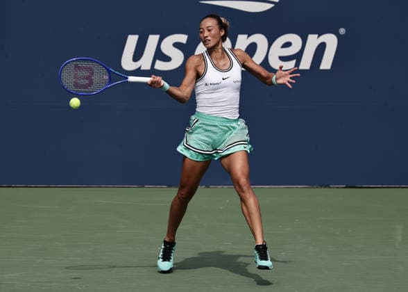 Qinwen Zheng (CHN), Damen Einzel, Ladies Singles, US Open Championships, Billie Jean King National Tennis Center, Flushing Meadows, New York, USA . Copyright: xJuergenxHasenkopfx