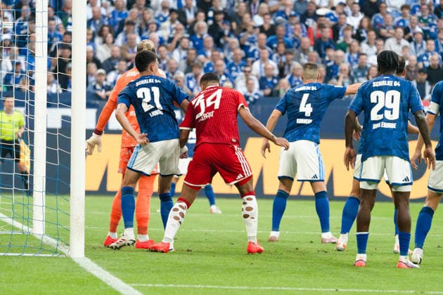 Deutschland: 1. Bundesliga 2026 2027, 2. Spieltag - FC Schalke 04 vs. FC Bayern München - 05.09.2026 - Veltins-Arena (Gelsenkirchen, Nordrhein-Westfalen) Dejan Ljubicic (Schalke 04, 21) Ismael Saibari (FC Bayern München, 34) *** Germany 1 Bundesliga 2026–2027, Matchday 2: FC Schalke 04 vs. FC Bayern Munich, September 5, 2026, Veltins Arena, Gelsenkirchen, North Rhine-Westphalia; Dejan Ljubicic (Schalke 04), 21; Ismael Saibari (FC Bayern Munich), 34 Copyright: xCelinaxLeiersx