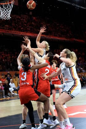 05.09.2026, GER, Basketball, Frauen , Basketball-WM, 2026, 1. Spieltag, Deutschland vs. Japan Frieda Buehner ( Deutschland 20 ), Marie Guelich ( Deutschland 21 ), Stephanie Mawuli ( Japan 3 ), Norika Konno ( Japan 2 ) Berlin Max-Schmeling-Halle Berlin Deutschland Copyright: xNordphotox xEnglerx