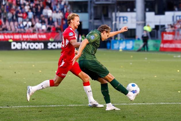 UTRECHT , 05-09-2026 , Stadium De Galgenwaard , season 2026 2027 , Dutch Eredivisie football . match between FC Utrecht and Go Ahead Eagles, Picture shows FC Utrecht player Dani de Wit, Go Ahead Eagles player Evert Linthorst Utrecht - Go Ahead Eagles  x206508885x Copyright: