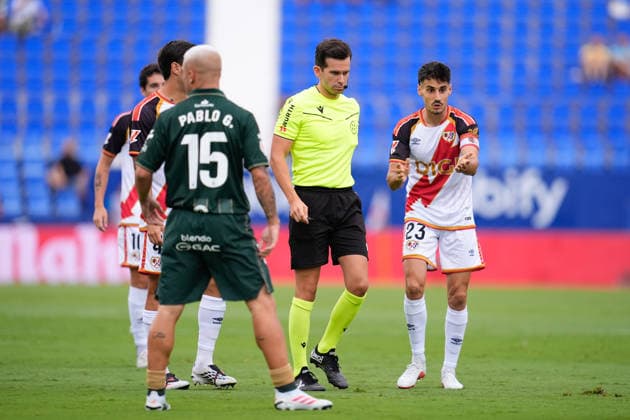 September 5, 2026, Leganes, Madrid, Spain: Oscar Valentin of Rayo Vallecano protests during the Spanish League, LaLiga EA Sports, football match played between Rayo Vallecano and Real Racing Club at Butarque stadium on September 05, 2026, in Leganes, Madrid, Spain. Rayo Vallecano V Real Racing Club - LaLiga EA Sports - ZUMAa181 20260905_zaa_a181_078 Copyright: xDennisxAgyemanx