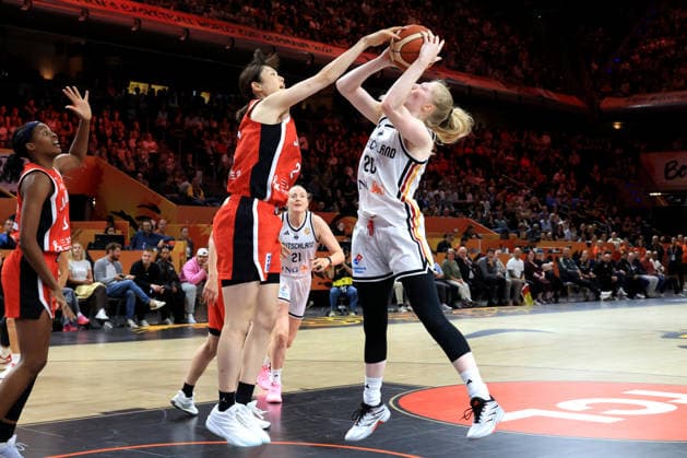 05.09.2026, GER, Basketball, Frauen , Basketball-WM, 2026, 1. Spieltag, Deutschland vs. Japan Frieda Buehner ( Deutschland 20 ), Ramu Tokashiki ( Japan 10 ) Berlin Max-Schmeling-Halle Berlin Deutschland Copyright: xNordphotox xEnglerx