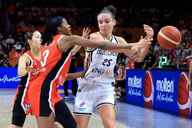 05.09.2026, GER, Basketball, Frauen , Basketball-WM, 2026, 1. Spieltag, Deutschland vs. Japan Clara Bielefeld ( Deutschland 25 ), Stephanie Mawuli ( Japan 3 ) Berlin Max-Schmeling-Halle Berlin Deutschland Copyright: xNordphotox xEnglerx