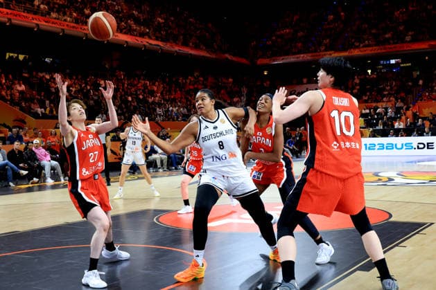 05.09.2026, GER, Basketball, Frauen , Basketball-WM, 2026, 1. Spieltag, Deutschland vs. Japan Nyara Sabally ( Deutschland 8 ), Saki Hayashi ( Japan 27 ), Stephanie Mawuli ( Japan 3 ), Ramu Tokashiki ( Japan 10 ) Berlin Max-Schmeling-Halle Berlin Deutschland Copyright: xNordphotox xEnglerx