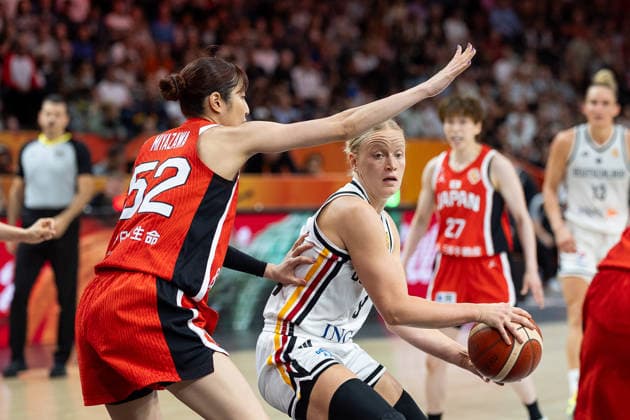 Emma Eichmeyer (Deutschland, 09) im Dribbling gegen Yuki Miyazawa (Japan, 52), GER, Deutschland vs. Japan, Basketball, FIBA Women s World Cup 2026, Gruppenphase, Spieltag 2, 05.09.2026 GER, Deutschland vs. Japan, Basketball, FIBA Women s World Cup 2026, Gruppenphase, Spieltag 2, 05.09.2026 Berlin Copyright: xEibner-Pressefoto MaxxVincenx EP_MVN