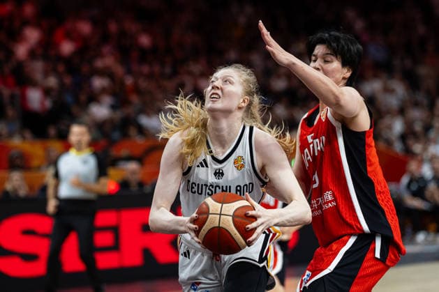 Frieda Buhner (Deutschland, 20) auf dem Weg zum Korb. Ramu Tokashiki (Japan, 10), GER, Deutschland vs. Japan, Basketball, FIBA Women s World Cup 2026, Gruppenphase, Spieltag 2, 05.09.2026 GER, Deutschland vs. Japan, Basketball, FIBA Women s World Cup 2026, Gruppenphase, Spieltag 2, 05.09.2026 Berlin Copyright: xEibner-Pressefoto MaxxVincenx EP_MVN