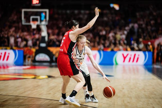 FIBA Women™s Basketball World Cup 2026: Deutschland vs. Japan, 05.09.2026 Frieda Buhner (Deutschland, 20) am Ball gegen Otoha Goto (Japan, 6): Basketball, FIBA Women™s Basketball World Cup 2026, Gruppenphase, Gruppe A, 2. Spieltag: Deutschland vs. Japan am 05.09.2026 in der Max-Schmeling-Halle, Berlin Copyright: xBEAUTIFULxSPORTS Tonhäuserx