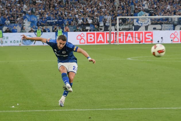 Adil Aouchiche (Schalke 24) direkter Freistoss 05.09.2026 ¢ Fussball ¢ FC Schalke 04 vs FC Bayern Muenchen, Veltins-Arena, Gelsenkirchen, DFB DFL REGULATIONS PROHIBIT ANY USE OF PHOTOGRAPHS AS IMAGE SEQUENCES AND OR QUASI-VIDEO NRW Germany *** Adil Aouchiche, Schalke 24, direct free kick, September 5, 2026 ¢ Soccer ¢ FC Schalke 04 vs. FC Bayern Munich, Veltins Arena, Gelsenkirchen, DFB and DFL regulations prohibit any use of photographs as image sequences and or quasi-video. NRW, Germany Copyright: xpepphotox xSaschaxWeizx pep00321, pep_20260905_hm