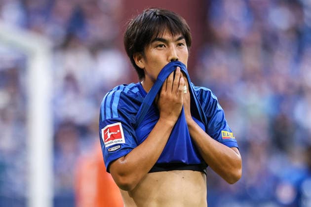 2026.09.05, xkwix, Fußball, Bundesliga, FC Schalke 04 - FC Bayern München, Veltins-Arena, 2.Spieltag, Saison 2026 2027: Satoshi Tanaka (FC Schalke 04 13) haelt sich Trikot vor das Gesicht DFB regulations prohibit any use of photographs as image sequences and or quasi-video. Photo: xKamilxWilkowskixPressefotoKochx Nordrhein-Westfalen Deutschland *** September 5, 2026, xkwix, Soccer, Bundesliga, FC Schalke 04 vs. FC Bayern Munich, Veltins Arena, Matchday 2, 2026–2027 season: Satoshi Tanaka of FC Schalke 04 (13) holds his jersey up to his face. DFB regulations prohibit any use of photographs as image sequences and or quasi-video. Photo: xKamilxWilkowskixPressefotoKochx, North Rhine-Westphalia, Germany